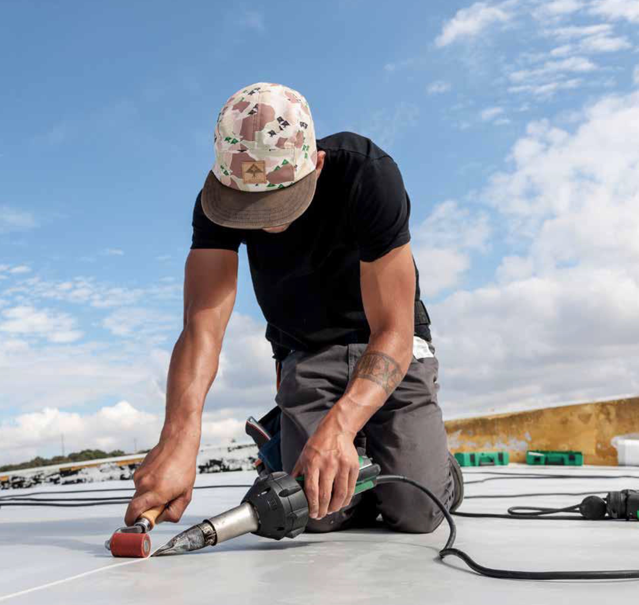 Witte dakbedekking verwerking