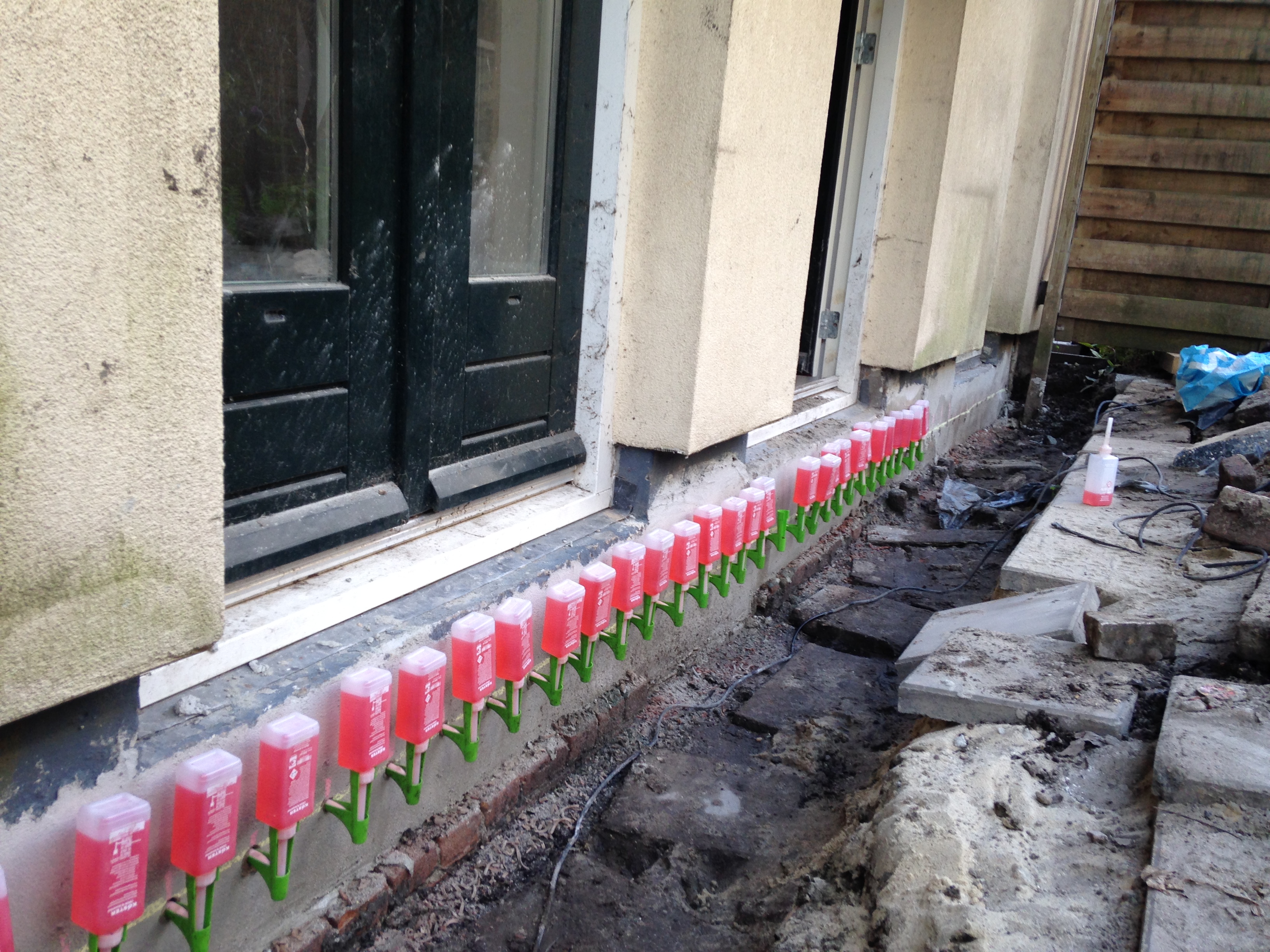 Opstijgend vocht buitengevel woonhuis.JPG