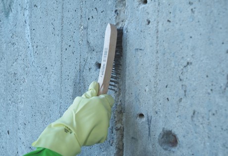 Schoonmaken betonscheur.jpg