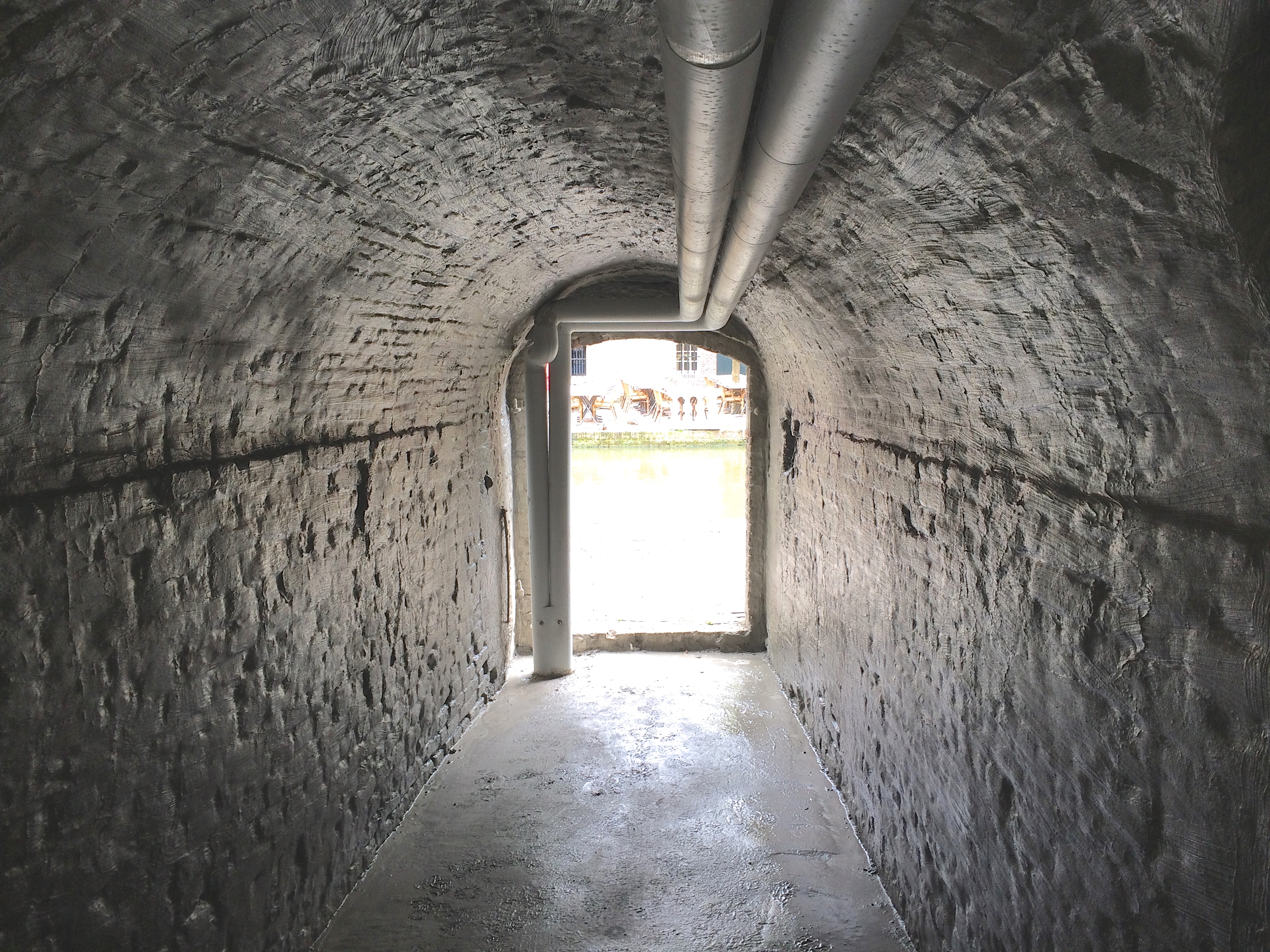 Vochtige keldermuur 2.JPG