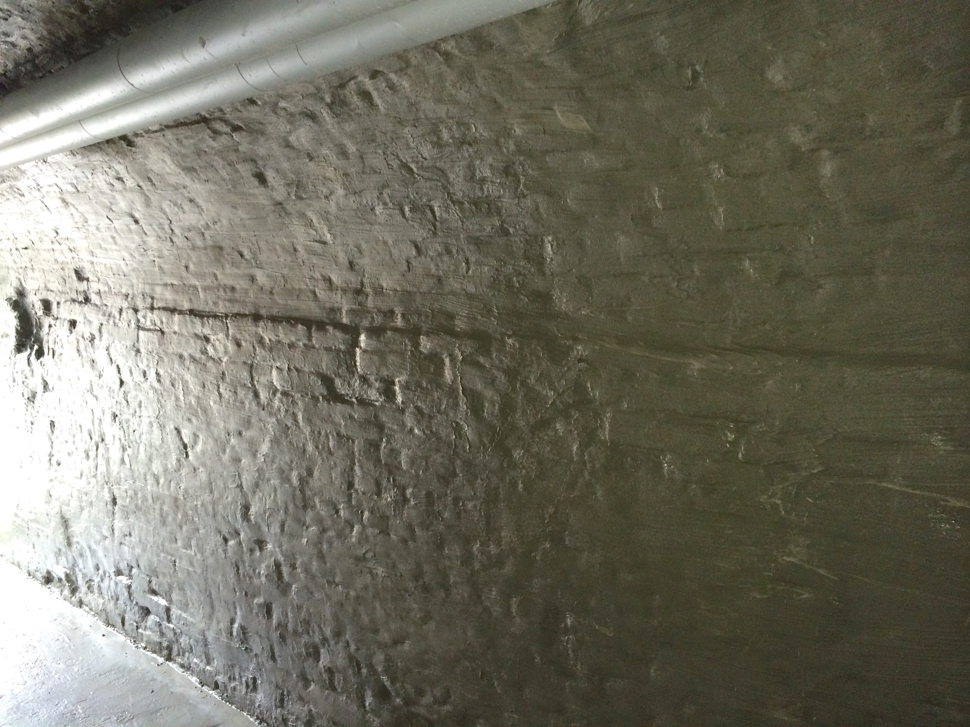 vochtige keldermuur 3.JPG