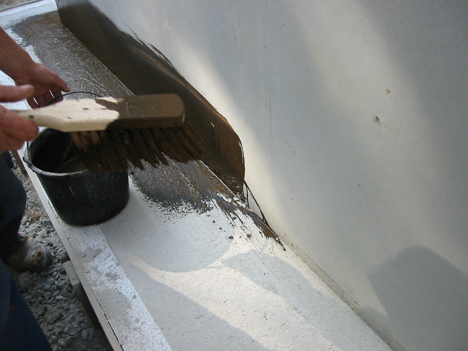 Aanbrengen - kelderbuitendichting.JPG