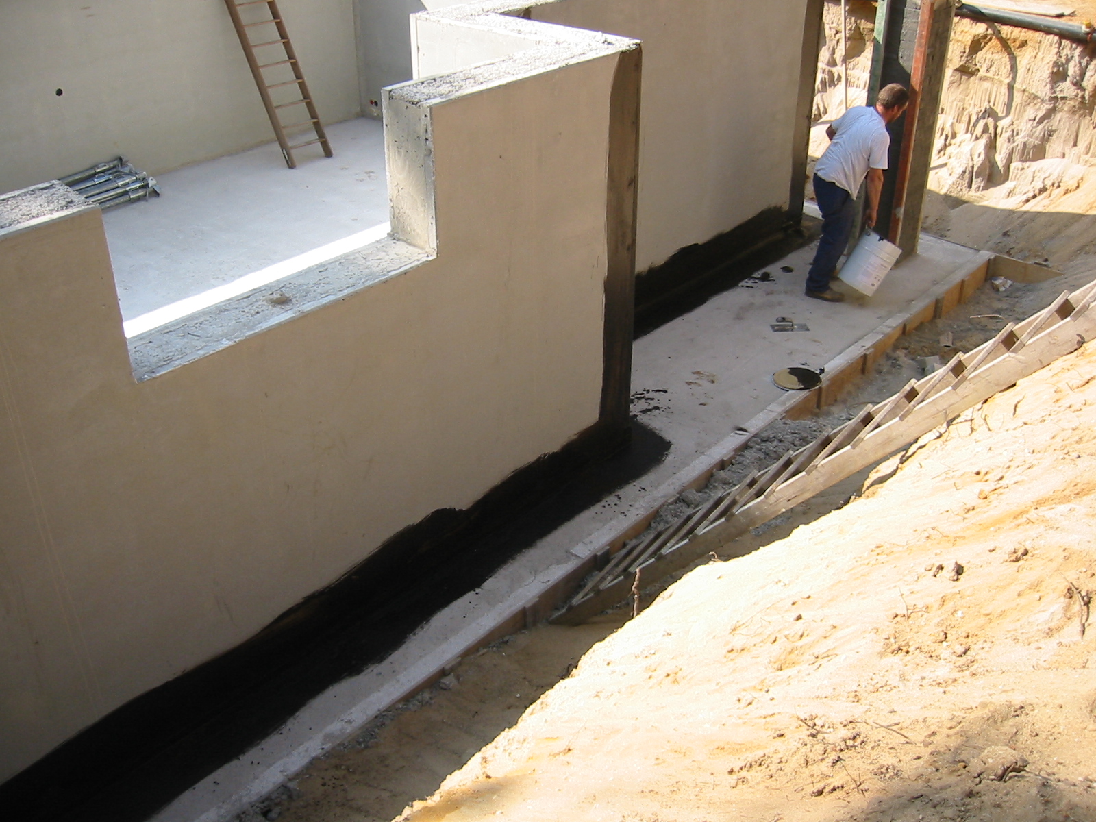 Kelder waterdichting - aan de buitenzijde.JPG