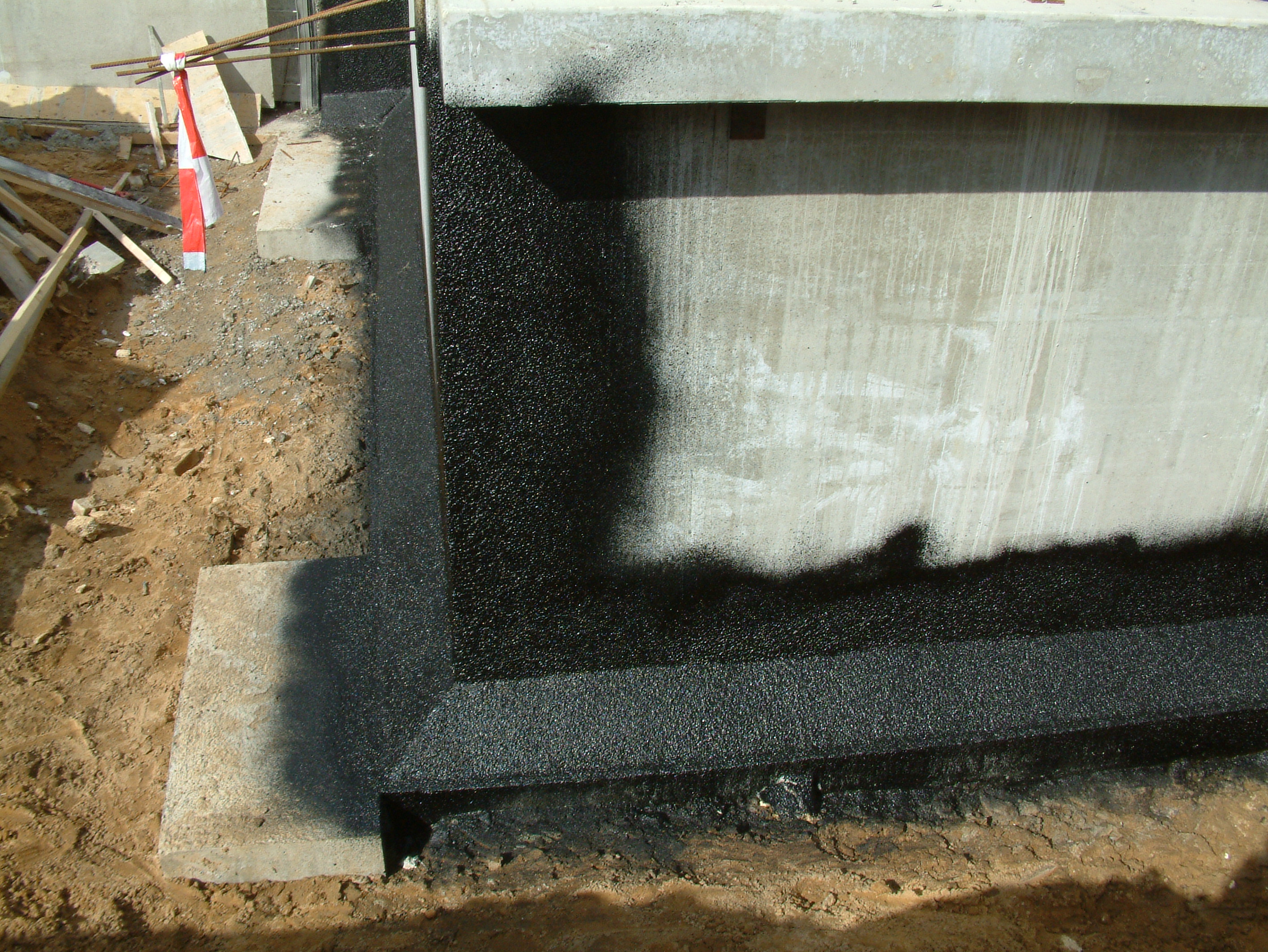 Kelderbuitenzijde  - waterdichting.JPG