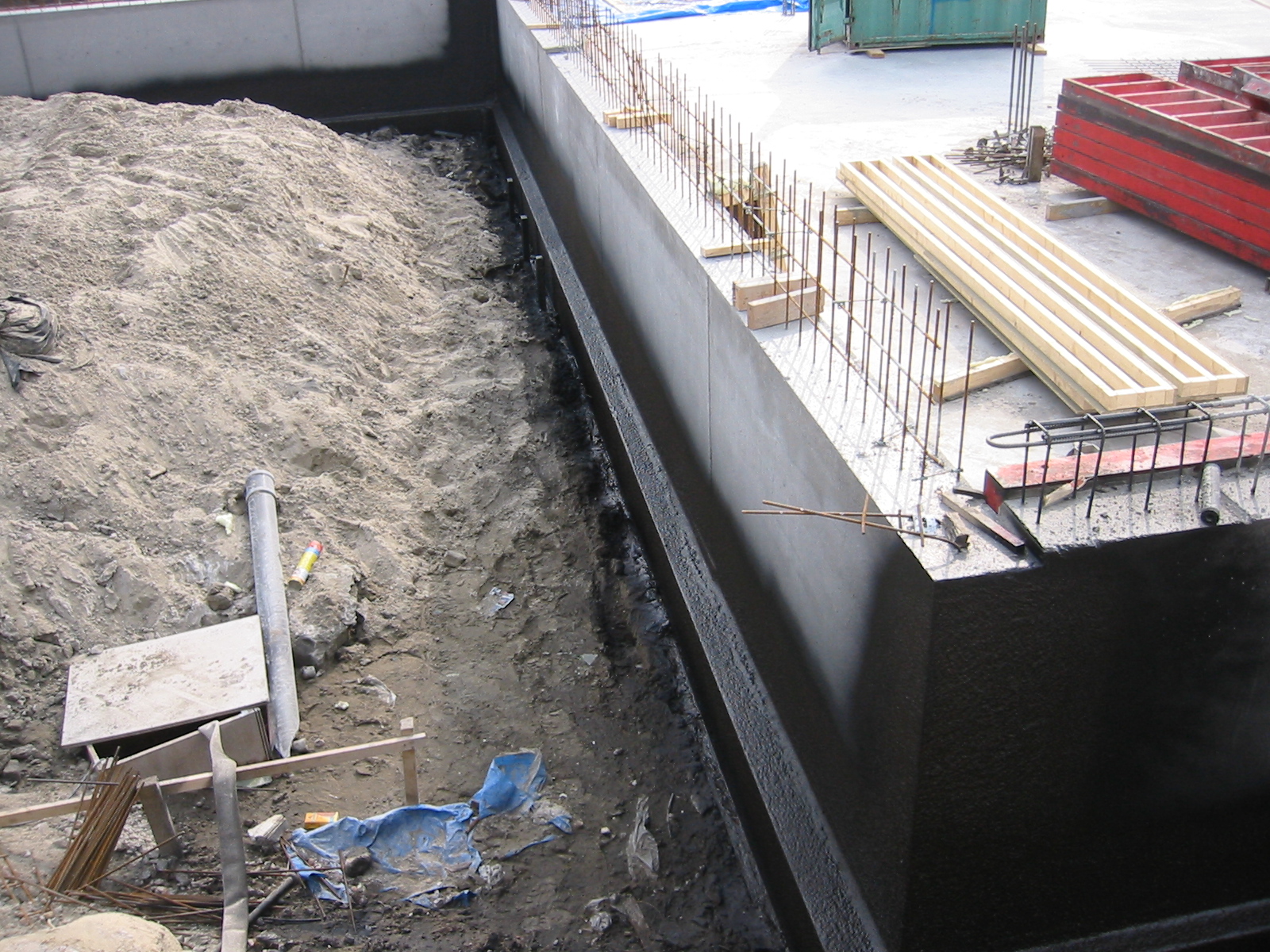 Kelderwand - bitumen 66.JPG