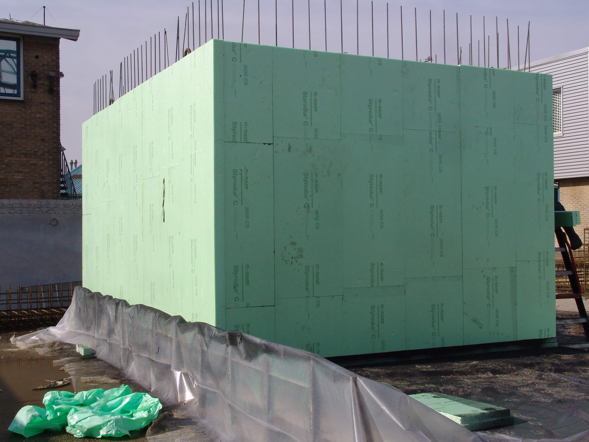 Kelderwand -isolatie buitenzijde.JPG