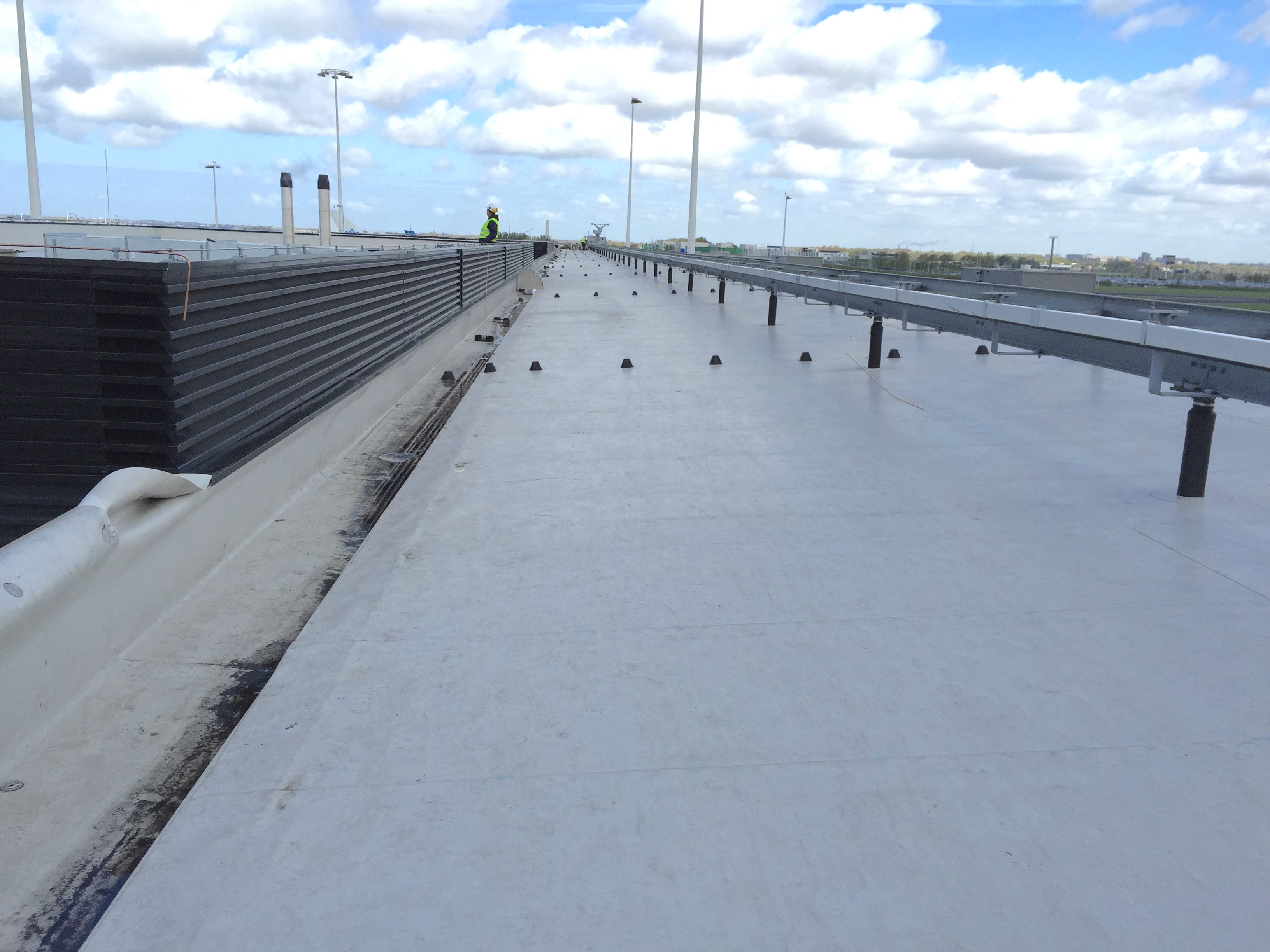 TPO dakbedekking kerosinebestendig.JPG