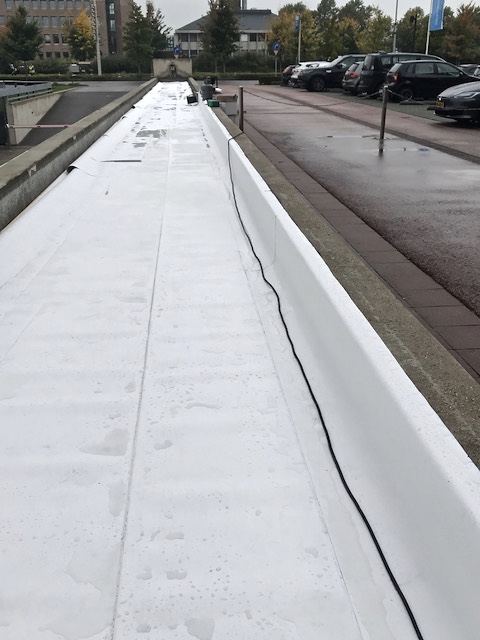 TPO witte dakbedekking goot.JPG
