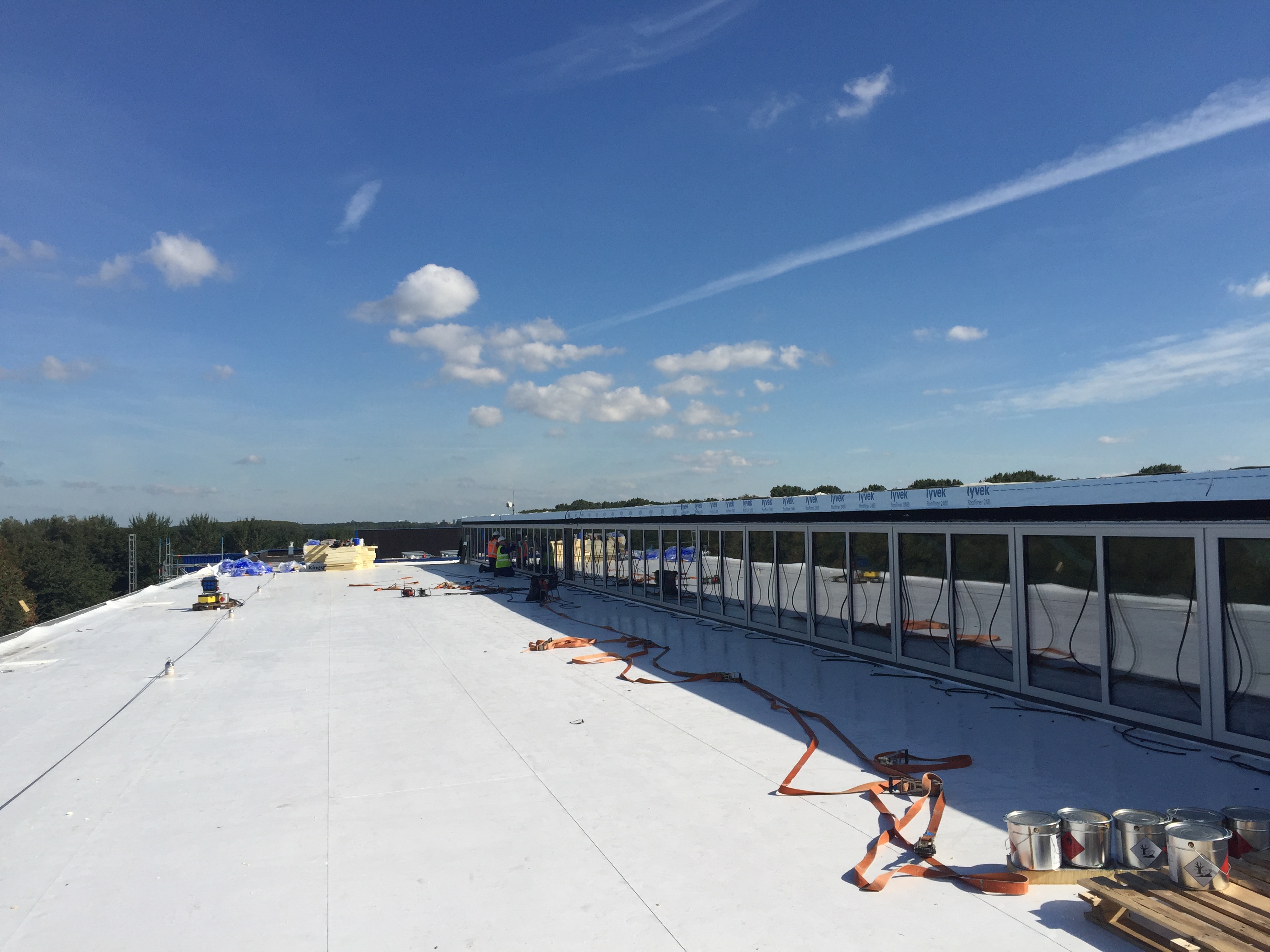 TPO witte dakbedekking staaldak 2.JPG